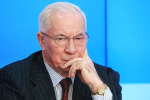 Экс-премьер Украины заявил о превращении детей в готовых бегать с автоматом идиотов