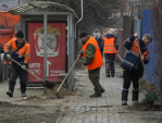 Мусор после осени в Калуге убирают бесснежной зимой