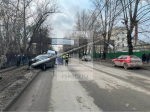 В Калуге автомобиль снёс столб