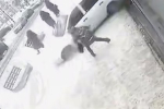 В России вылетевшая с дороги легковушка сбила школьника и попала на видео