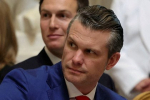 Глава Пентагона рассказал об экипаже столкнувшегося с самолетом вертолета
