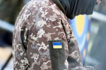 Признание пленного украинца об изнасиловании девушек в российском селе показали на видео