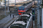 Россиянин вышел из поезда в туалет, не успел вернуться в вагон и продолжил путь на поручне