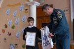 Сотрудники МЧС поблагодарили 11-летнего школьника из Калуги за спасение бабушки на пожаре