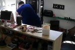 Турист ворвался в магазин марихуаны в Таиланде, украл товар и попал на камеры
