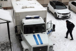 Грозившего выбросить из окна младенца москвича и его жену доставили в полицию