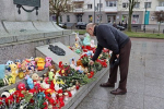 В Калининграде возник стихийный мемориал в память о семилетнем мальчике. Отчим забил его до смерти, а мать помогла утопить тело