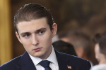 Первое появление 18-летнего сына Трампа после инаугурации отца взволновало публику