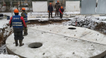 В Обнинске монтируют крышки колодцев нового магистрального коллектора
