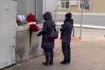Стихийный мемориал на месте гибели белгородских медиков в ДТП с военными сняли на видео