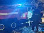 Под Козельском мощный пожар уничтожил дачу