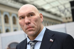 «Оскорбительные заявления и угрозы». Николаю Валуеву запретили въезд в Азербайджан. Он критиковал закрытие Русского дома в Баку