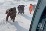 Стала известна судьба сотни дрейфующих на льдине в море на Сахалине рыбаков