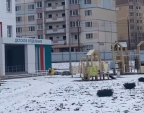 У строящейся поликлиники на Правобережье в Калуге установили детскую площадку