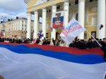 В Калуге развернули огромный триколор в преддверии Дня защитника Отечества