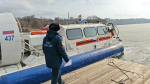 Рыбаков отрезали ото льда Яченского водохранилища