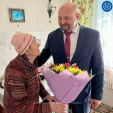 Ветерану из Обнинска на дому вручили юбилейную медаль