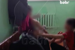 Российские школьницы тыкали шваброй в девочку и попали на видео
