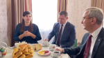 Владислав Шапша пообщался с семьей Селиверстовых в Барятинском районе