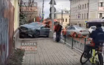 Infiniti протаранил цветочный магазин в Калуге