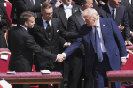 Специалист по чтению по губам раскрыл послание Трампа Макрону перед встречей с Зеленским