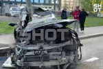 Сбившую пешехода в Москве Audi после удара о столб разрубило на две части