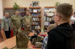 В областной детской библиотеке ветераны СВО рассказали о военном снаряжении (видео)
