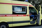Российская школьница жестоко избила сверстницу возле кафе ночью и попала на видео