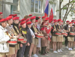 Персональные парады для ветеранов провели сосенские юнармейцы