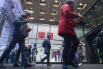    Uniqlo    