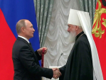 Митрополиту Калужскому и Боровскому Клименту Владимир Путин вручил госнаграду