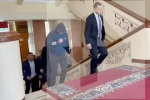Задержание уволенного зама российского губернатора попало на видео