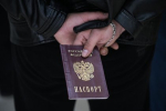 Около 10 тысяч мигрантов могли незаконно получить российское гражданство