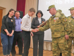 Родственникам передали медаль красноармейца, погибшего в Людиновском районе