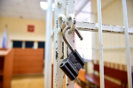 Оглашен приговор российским полицейским за отравившихся по их вине пенсионеров