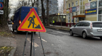 В Калуге продолжают заделывать ямы на дорогах