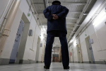 Четырем обвиняемым по делу о мошенничестве с квартирой Ларисы Долиной продлили арест
