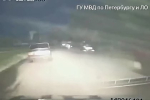 Российские полицейские со стрельбой погнались за лихачом и попали на видео