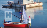 Калужанин спустил на воду лодку, которую мастерил два года