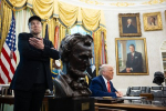 Маск пригрозил вывести из эксплуатации космический корабль Dragon из-за слов Трампа