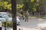 Работа саперов на месте минирования машины в Москве попала на видео