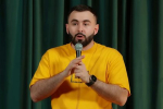Популярный комик рассказал о помощи матрешки в одной европейской стране