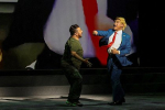 В Гонконге показали спектакль со стреляющим в Зеленского Трампом