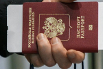 Бывшая сотрудница МВД незаконного выдала загранпаспорта почти 120 россиянам