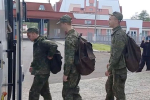 Появилось видео возврата российских военнослужащих в возрасте до 25 лет из плена