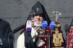 Пашинян обвинил главу Армянской Церкви в нарушении обетов и потребовал его отставки