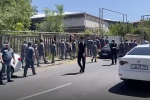 Во время заседания по делу Карапетяна к суду стянули толпу силовиков