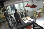 Разгромивший московский ресторан голодный иностранец попал на видео