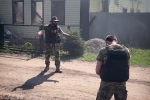 Власти начали проверку после видео с устроившим взрывы в разрушенном курском селе мужчиной