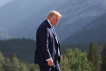 Политолог объяснил нежелание Трампа торопиться с решением об ударах по Ирану